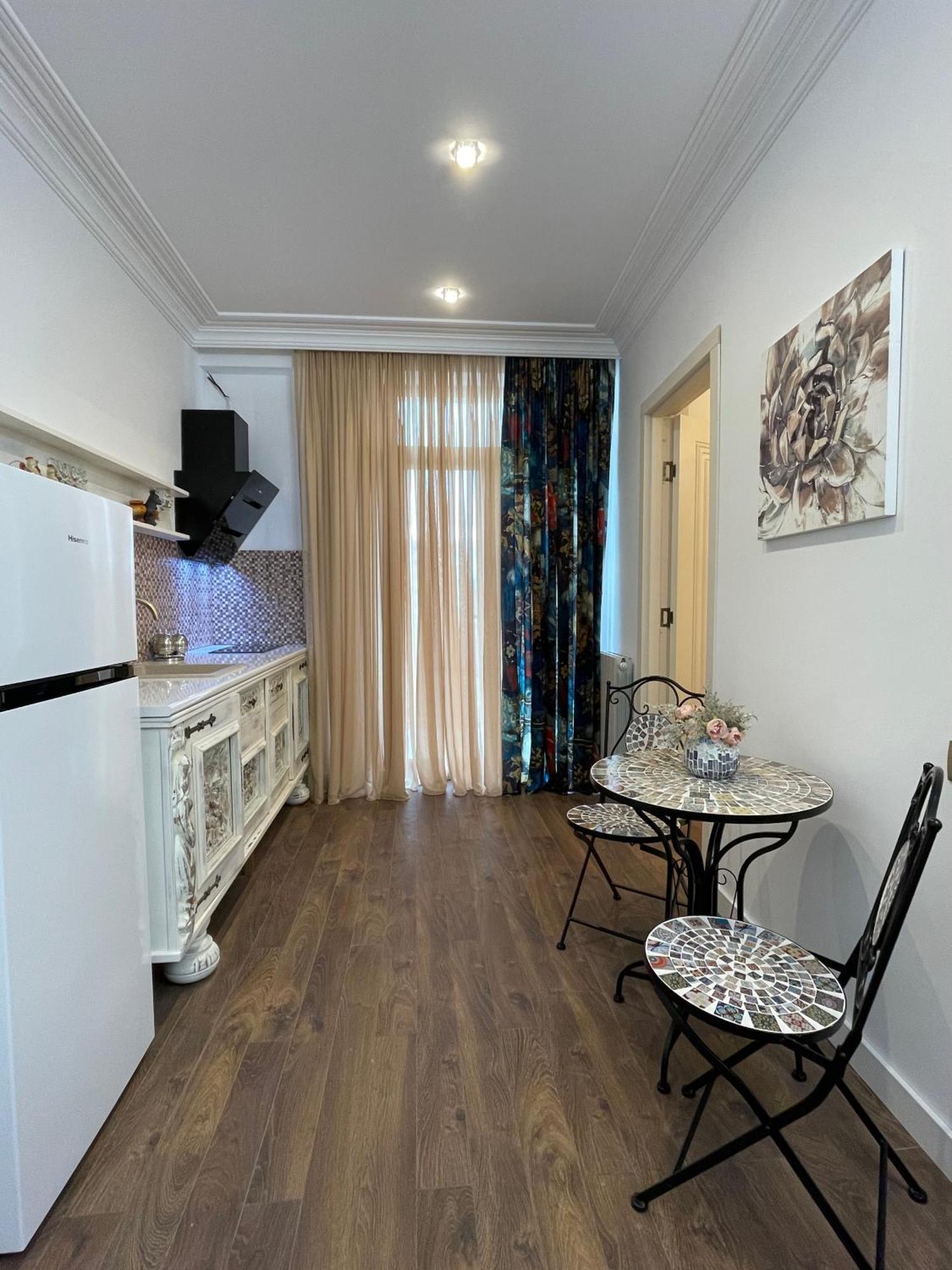 Picasso Apartment Kutaisi Exterior foto
