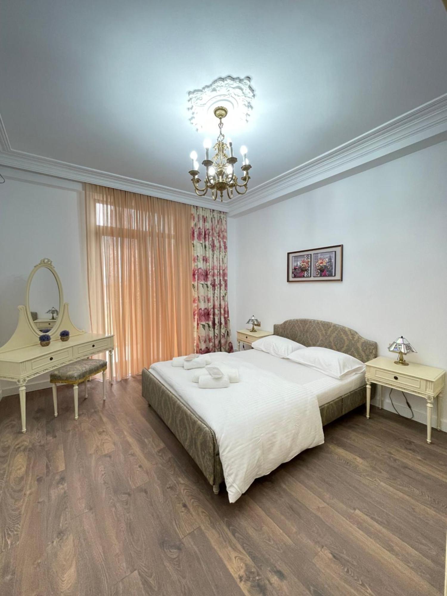 Picasso Apartment Kutaisi Exterior foto